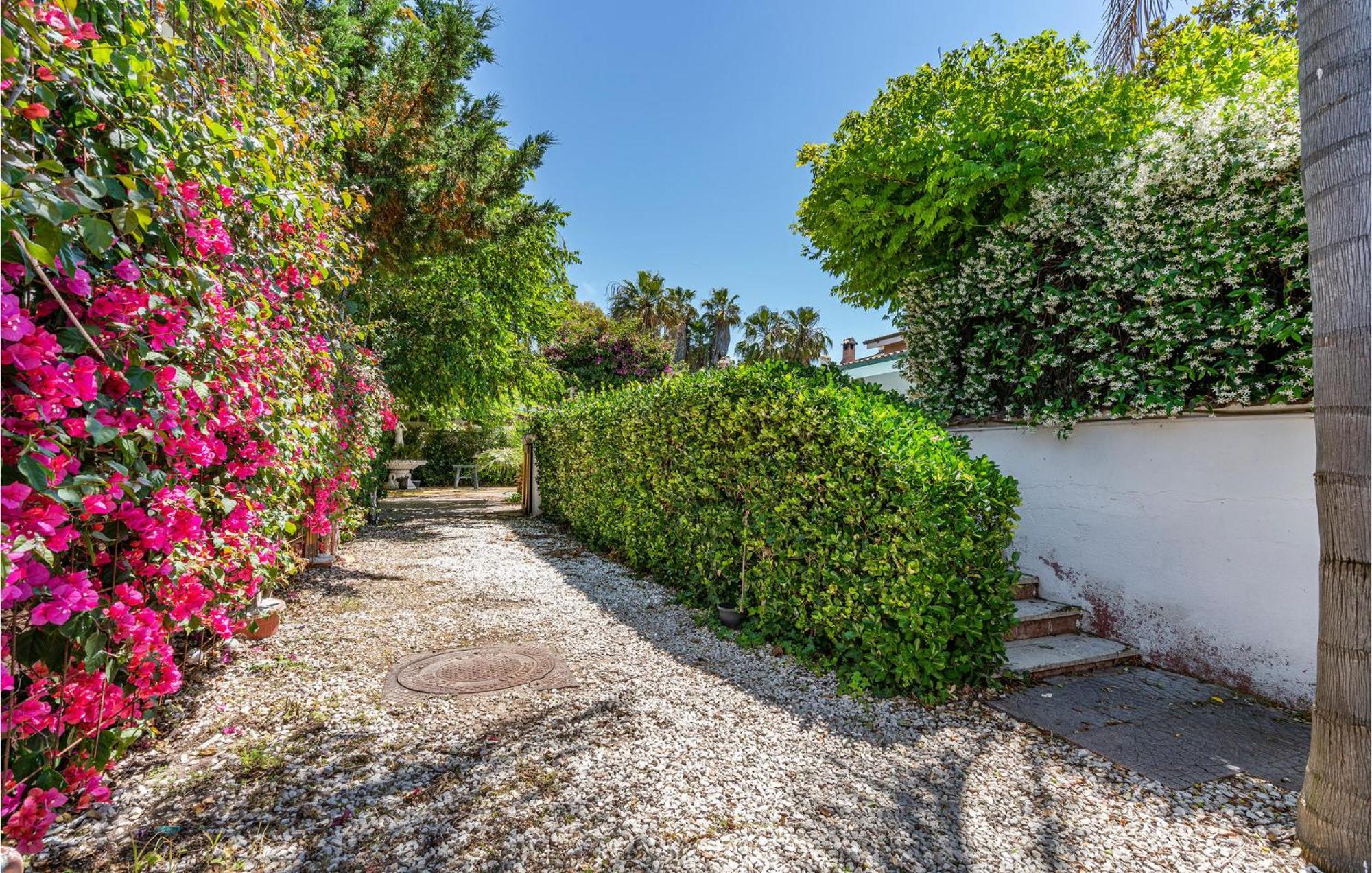 Beautiful Home In Fiumicino With Wifi Extérieur photo