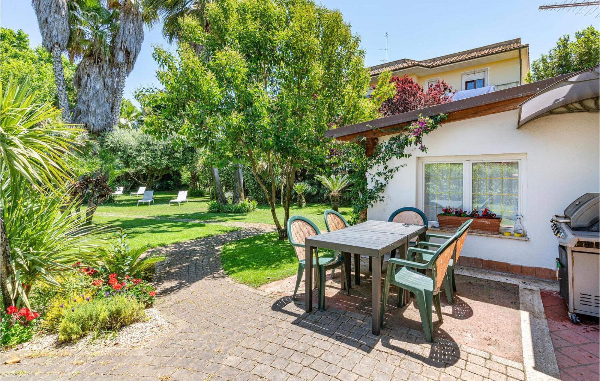 Beautiful Home In Fiumicino With Wifi Extérieur photo