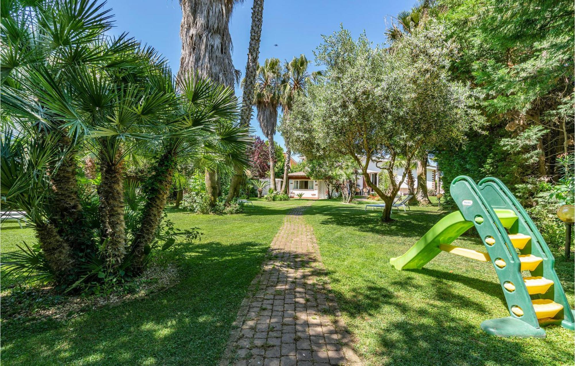 Beautiful Home In Fiumicino With Wifi Extérieur photo