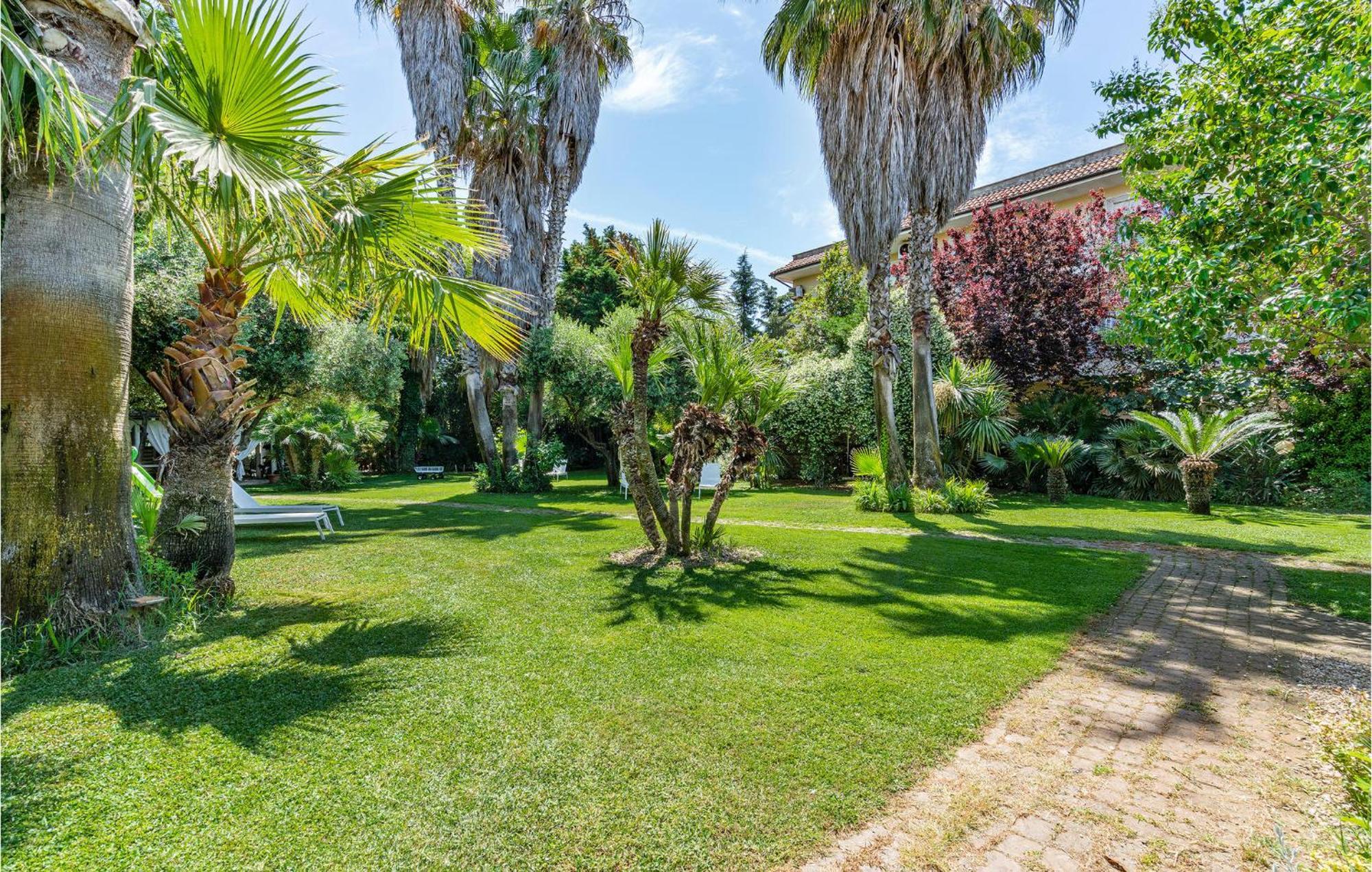 Beautiful Home In Fiumicino With Wifi Extérieur photo
